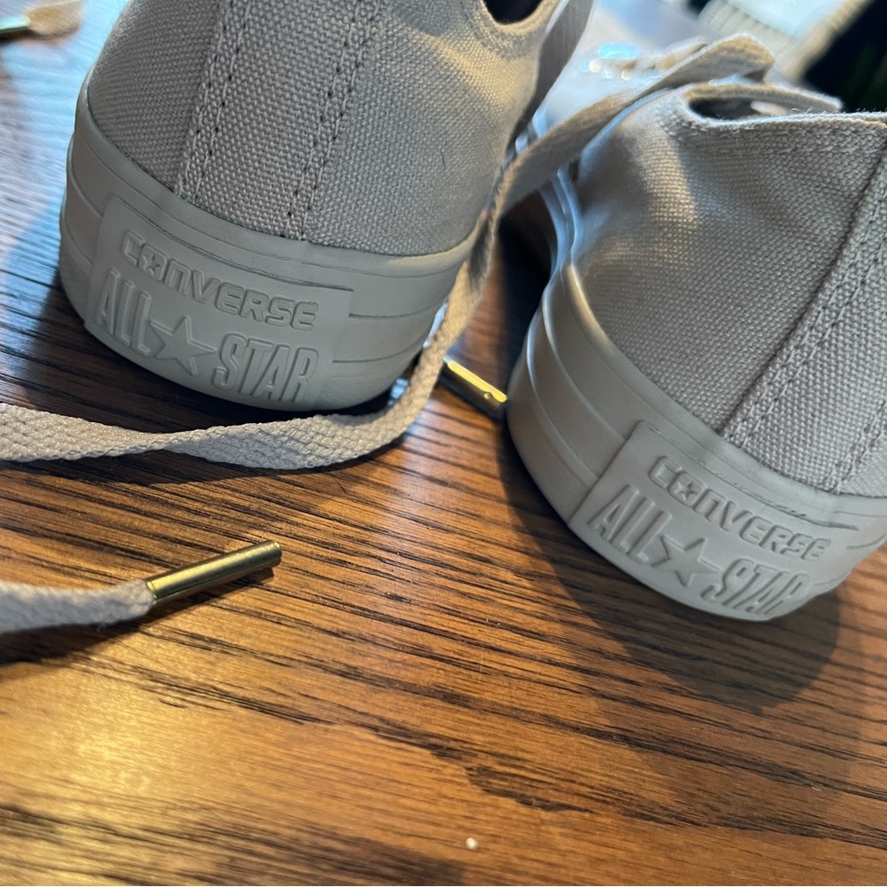 Converse *never worn* - Picture 5 of 9
